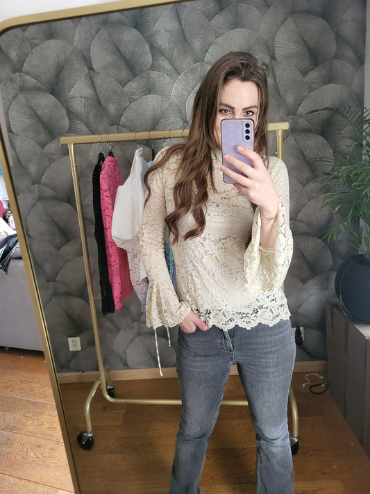 Kanten top beige kleur