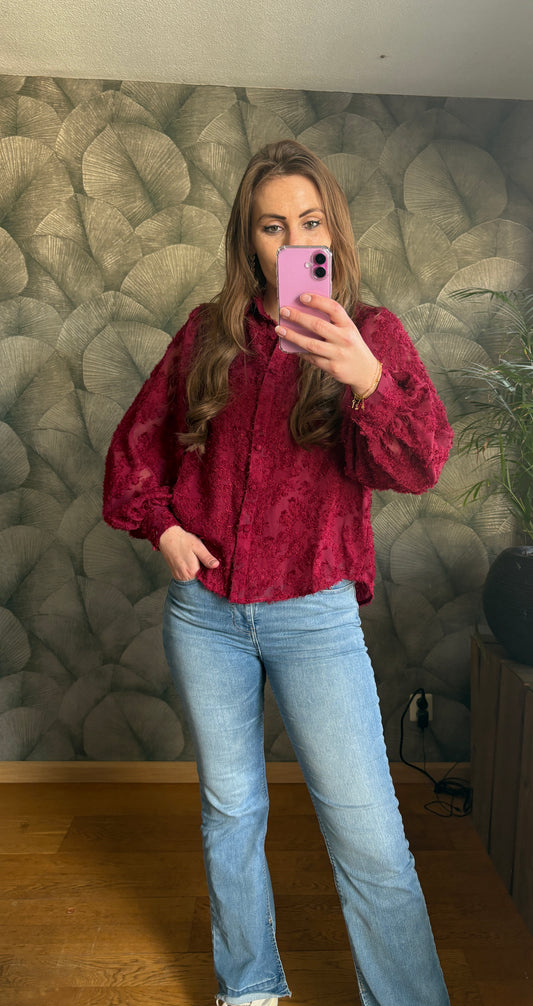 Blouse bordeaux.