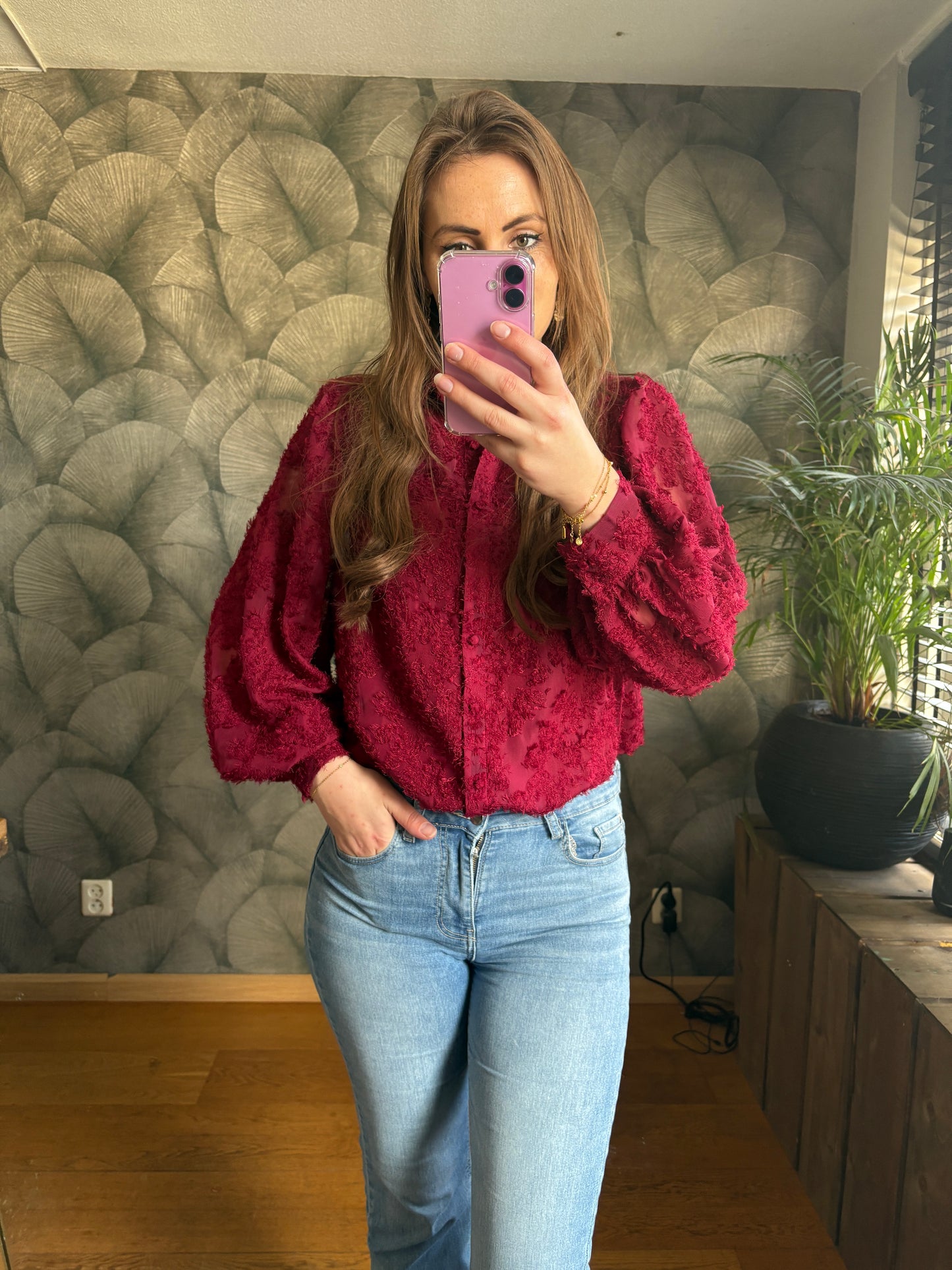 Blouse bordeaux.