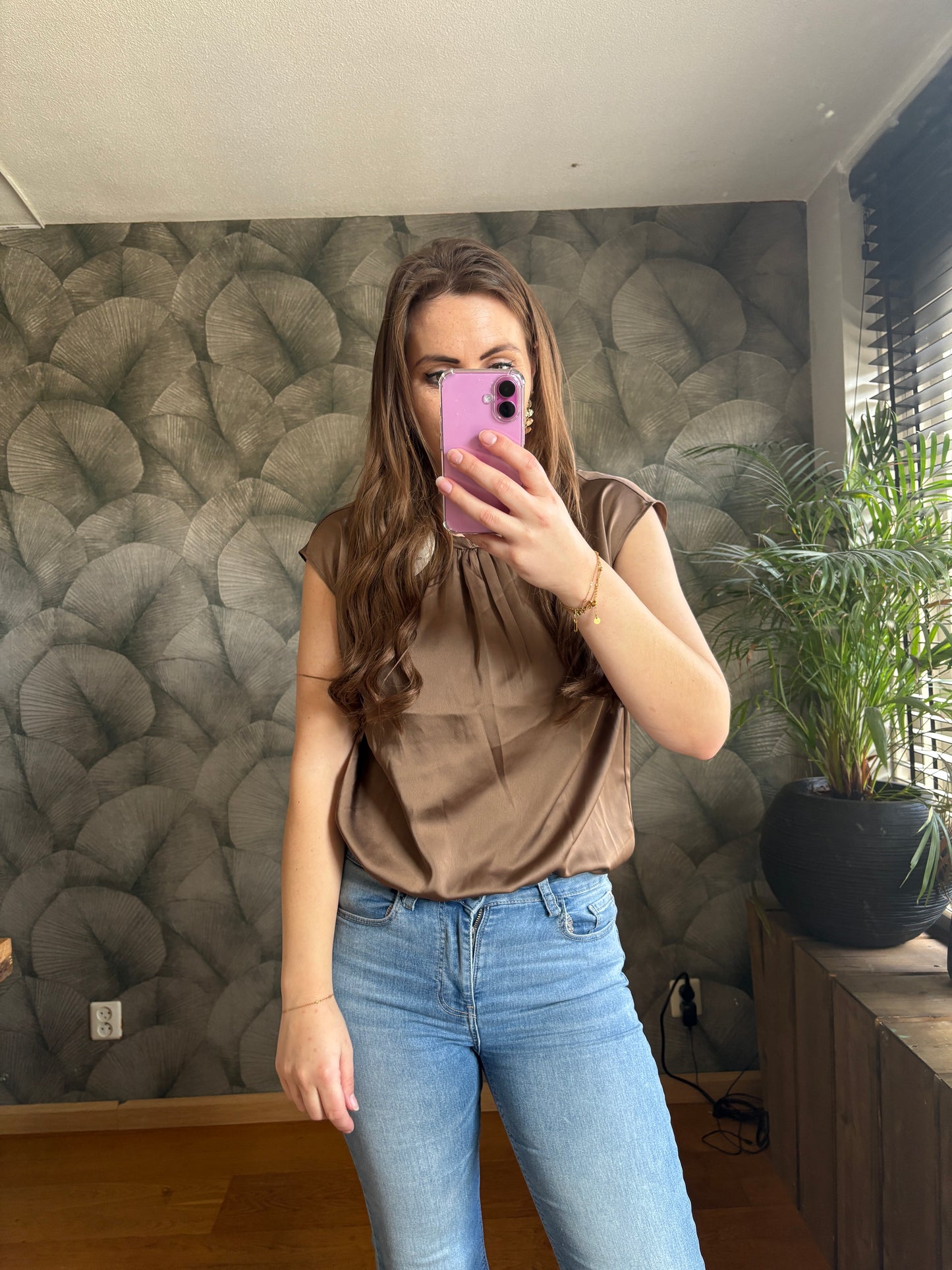 Satin shirt coffee.