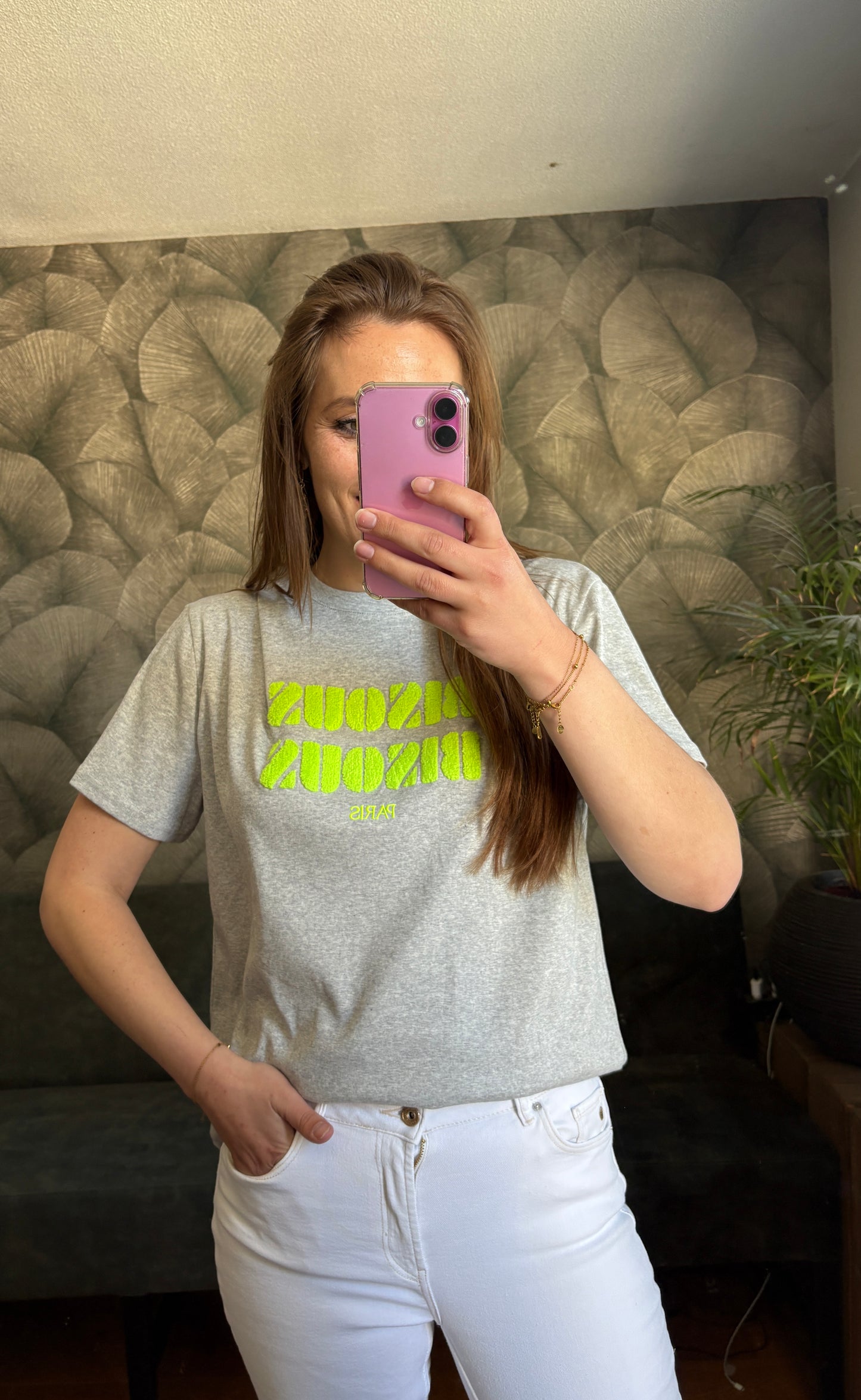 T-shirt bisous grijs.