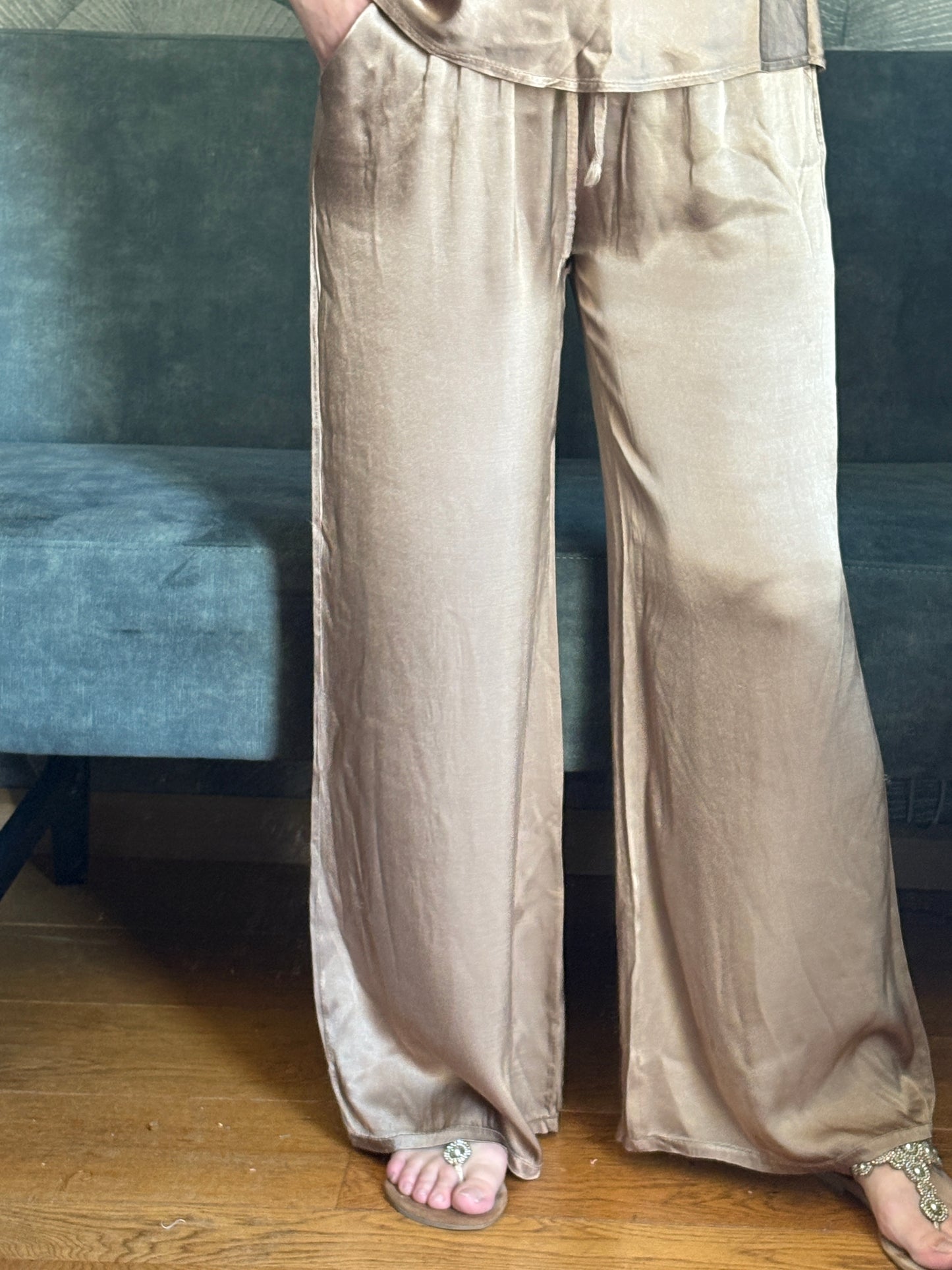 Silky pants bronze.