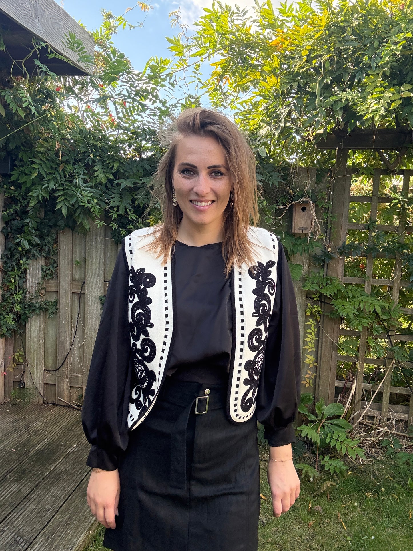 Gilet met broderie zwart.